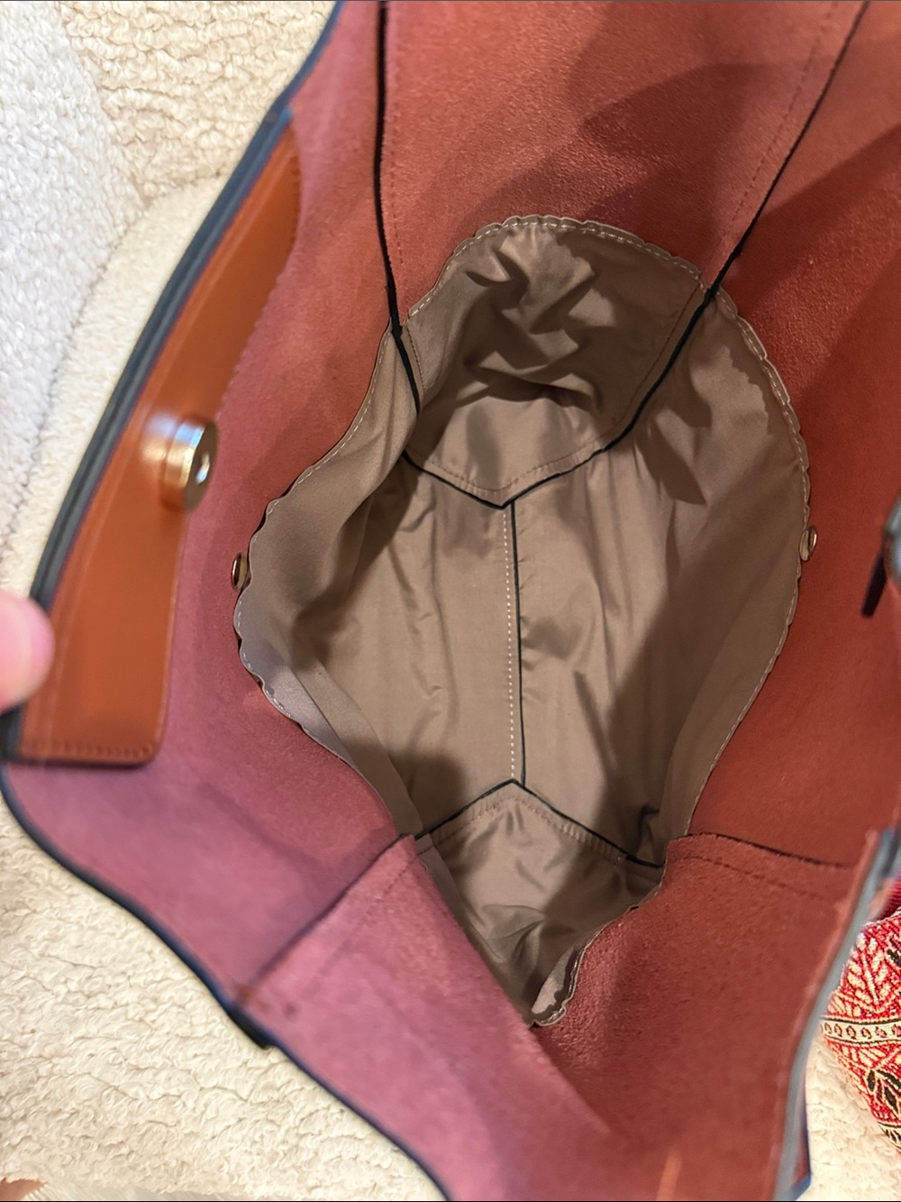 New Bostanten Tan Leather Shoulder Bag with Front & Back Pockets - Picture 4 of 7